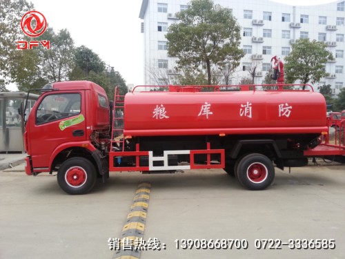 多利卡消防灑水車(chē)
