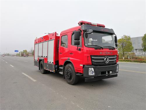 東風5.5噸水罐消防車